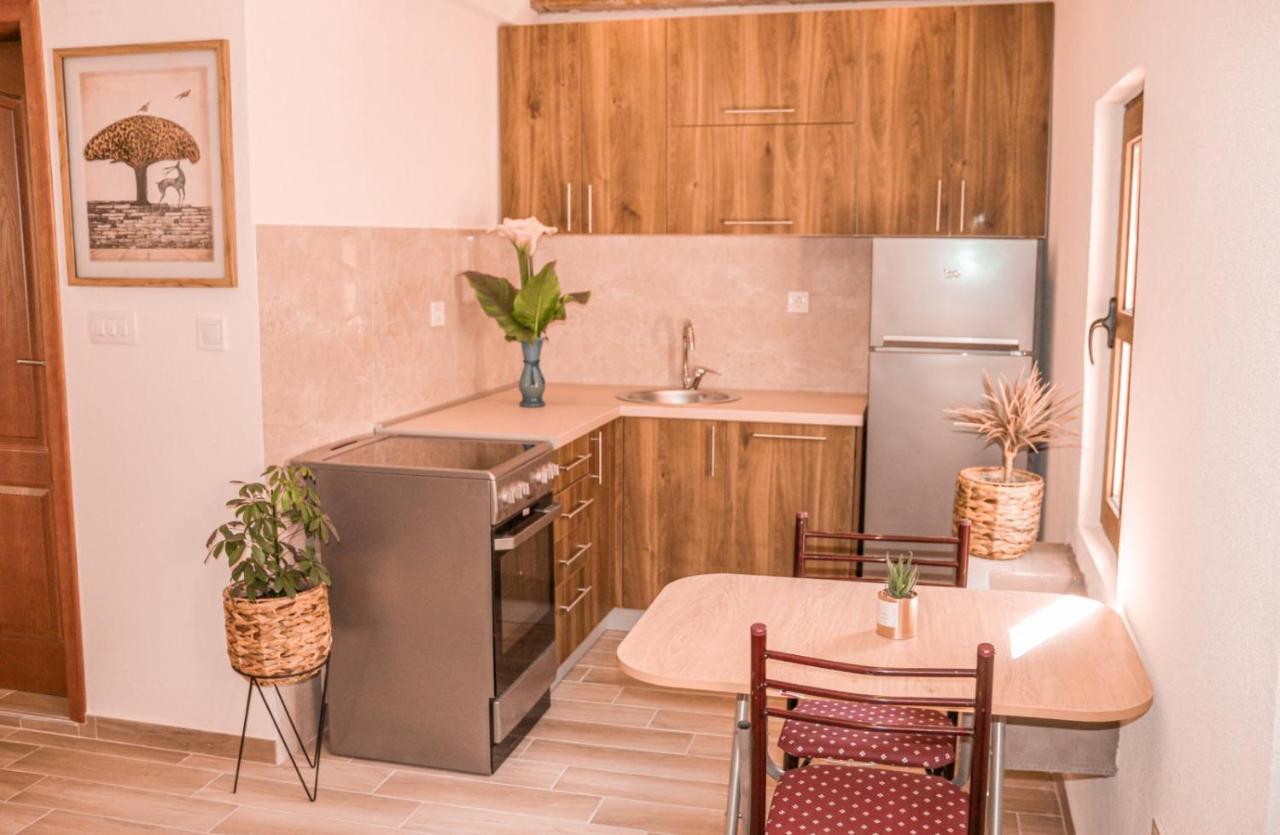 Apartmani Dumezic Бар Екстер'єр фото
